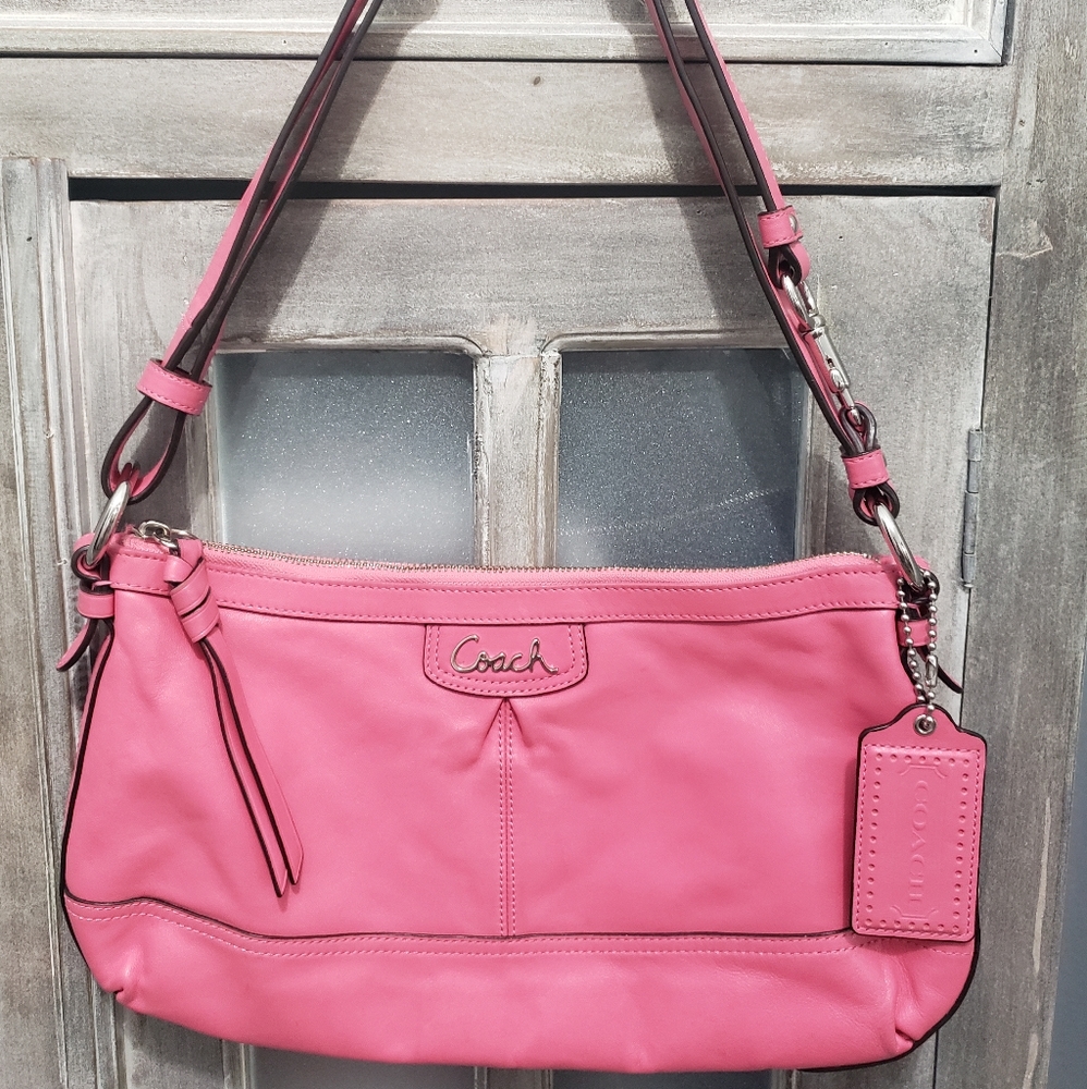 Coach Shoulder Bag / Pink / Leather